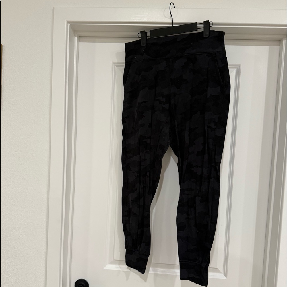Lululemon Black Camo Jogger Leggings